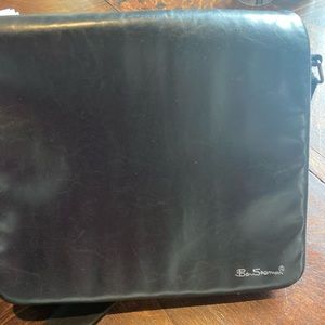 Ben Sherman messenger/laptop bag. Black.
